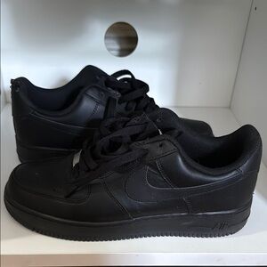 Nike Black Air Force 1 Sneakers Classic Design